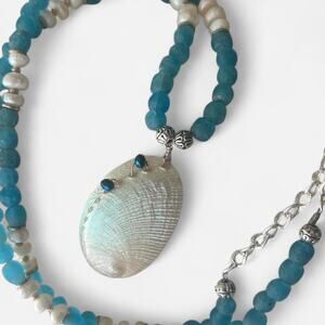 Freshwater Pearl & Sea shell pendant necklace.